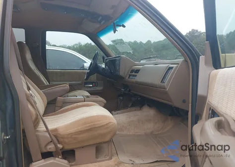 1994 Chevrolet Suburban K1500 z USA, uszkodzony, nr VIN 1GNFK16K7RJ413471